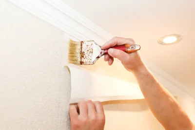 Pose de papier peint à Poyartin — revêtements muraux et toiles de verre